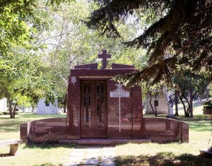 picture of a granite private mausoleum
