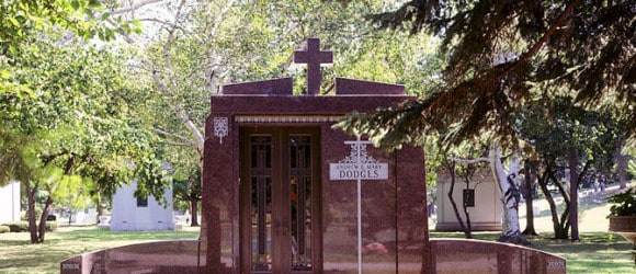 picture of a granite private mausoleum