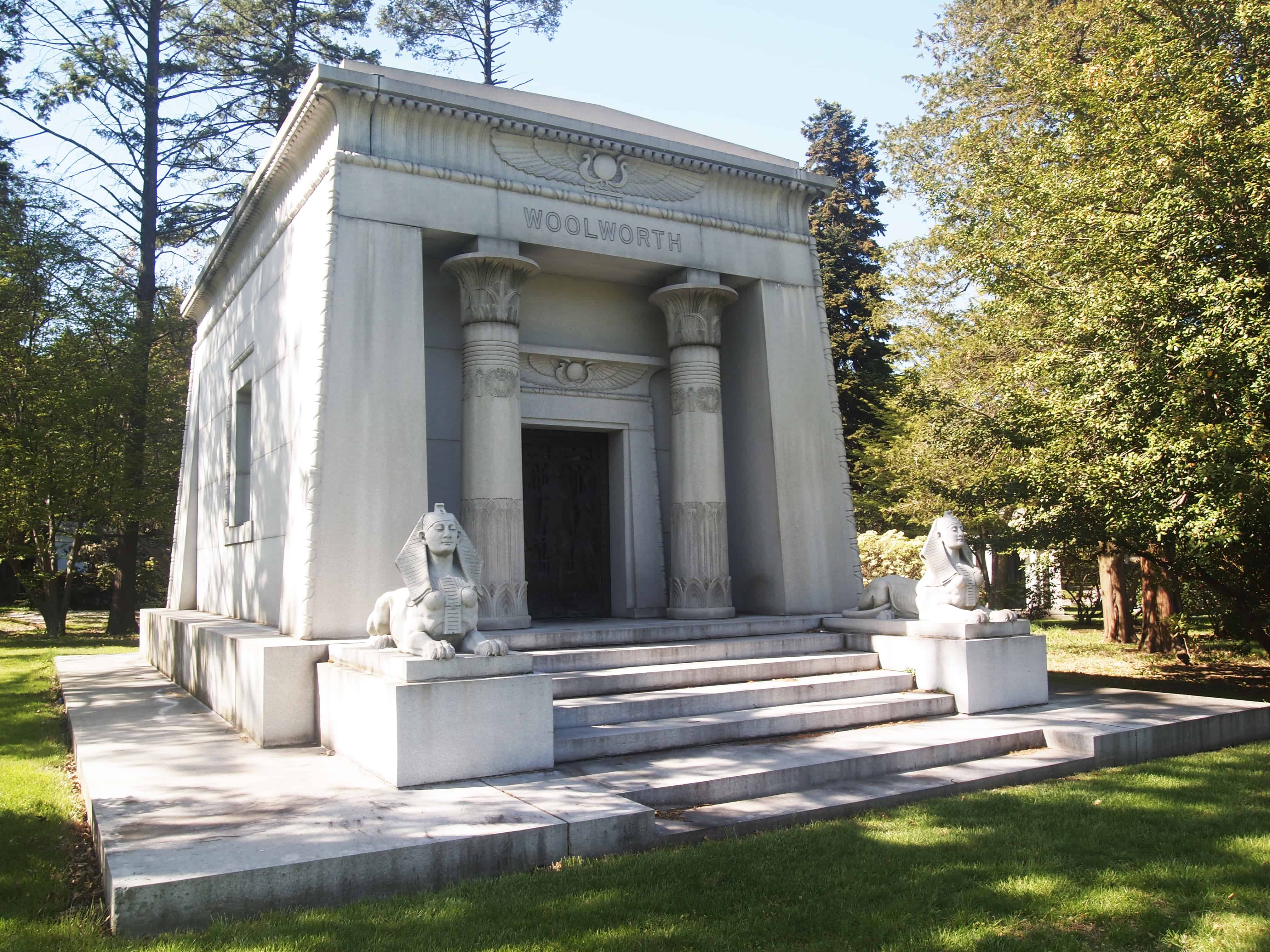 Mausoleum Art Exhibition Brings Back Figures of The Gilded Age