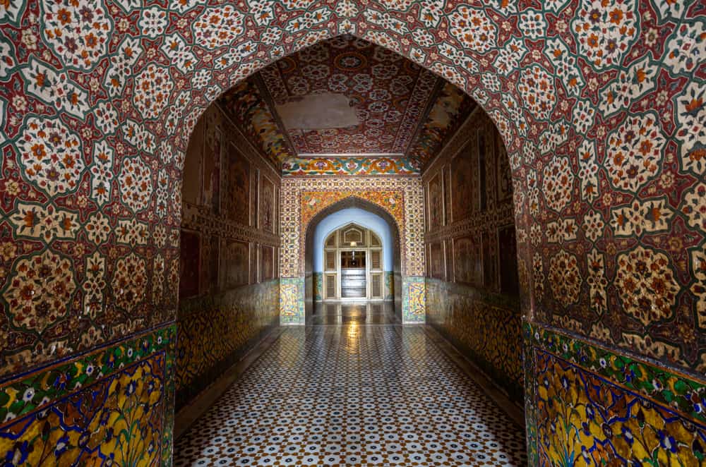 inside tomb of jahangir