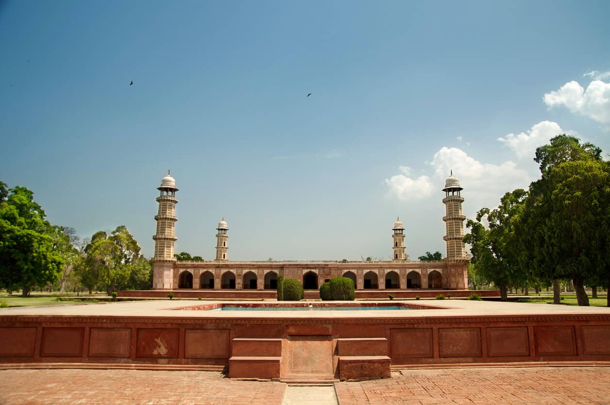 history of jahangir tomb