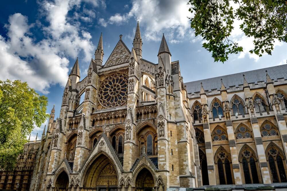 Westminster Abbey holds royal tombs as well as the final resting places of other influential British citizens.